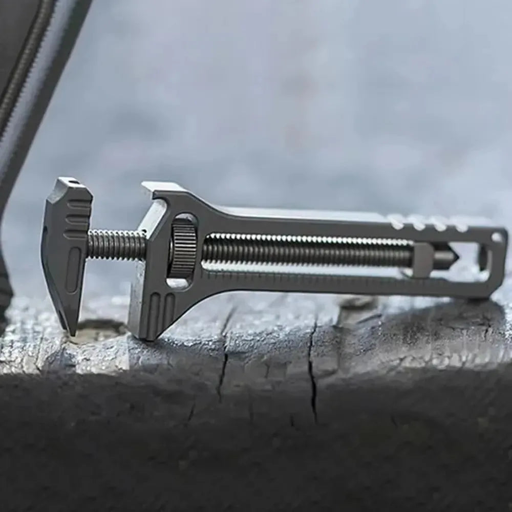 1PC Portable Tool EDC Multi-Tool Compact Multi-Tool Key Ring Chain Pocket Knife Screwdriver Multi-Tool Camping Survival Kit