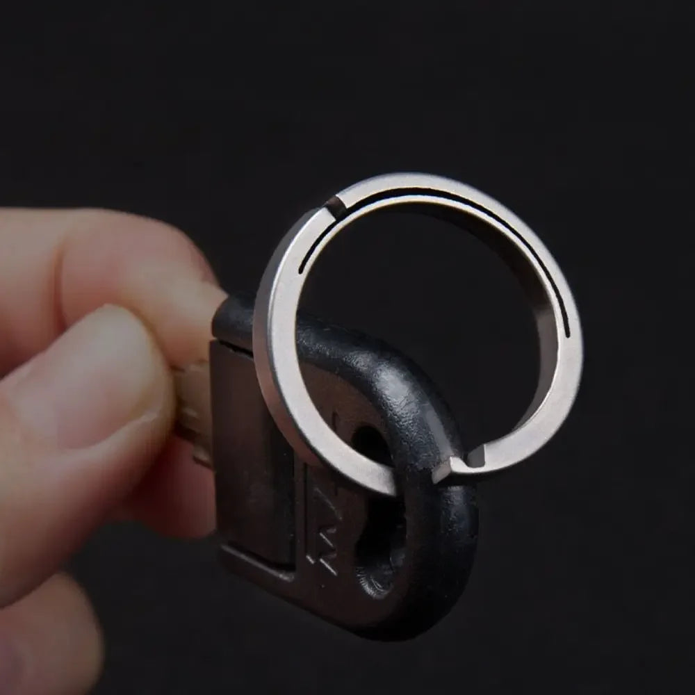 High Quality Real Key Rings 17/22/25/32mm Titanium Alloy Buckle Super Lightweight Titanium Alloy KeyRings Male Creativity Gift