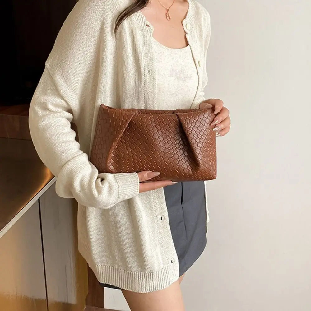 Popular Large Capacity Clutch Bag Lightweight Multifunctional Shoulder Bag Luxury Design Retro Style Woven Bag Banquets