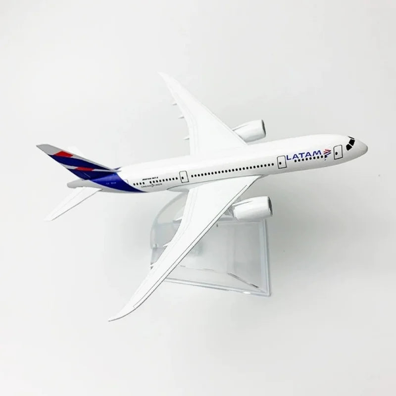 latam airlines model plane 787 1/400 scale plane Collected Gift By Aviation Replica Alloy Material miniature airplane