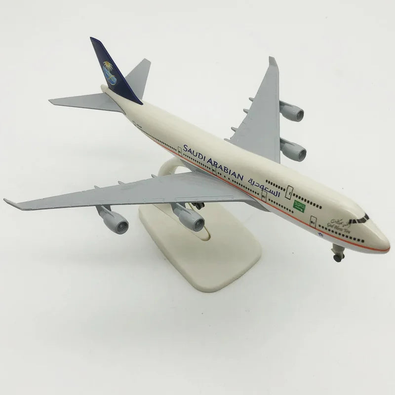 20cm Boeing 747 Die-Cast Alloy Metal Airplane Model Saudi Arabian Airlines B747 Diecast Toy with Landing Gear for Hobby Series