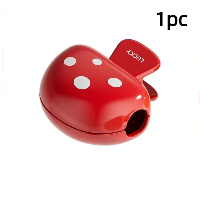 Mushroom toothbrush clip, travel toothbrush cover, household dustproof toothbrush head protective clip protective cap