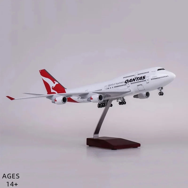 1/150 Scale B747 Airplane Model Australia Qantas Air Lines 47cm Diecast Resin Airplane With Led Lights And Wheels For Decoration