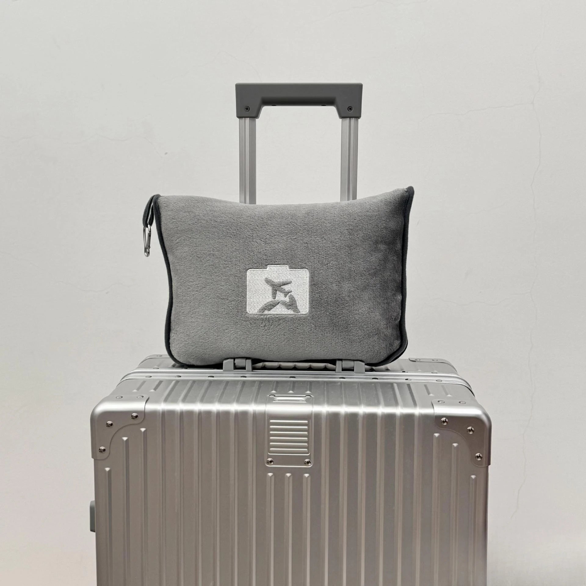 Outdoor Plane Blanket Travel Blanket Two-in-one Convenient Folding Storage Nap Blanket Flannel Lunch Blanket