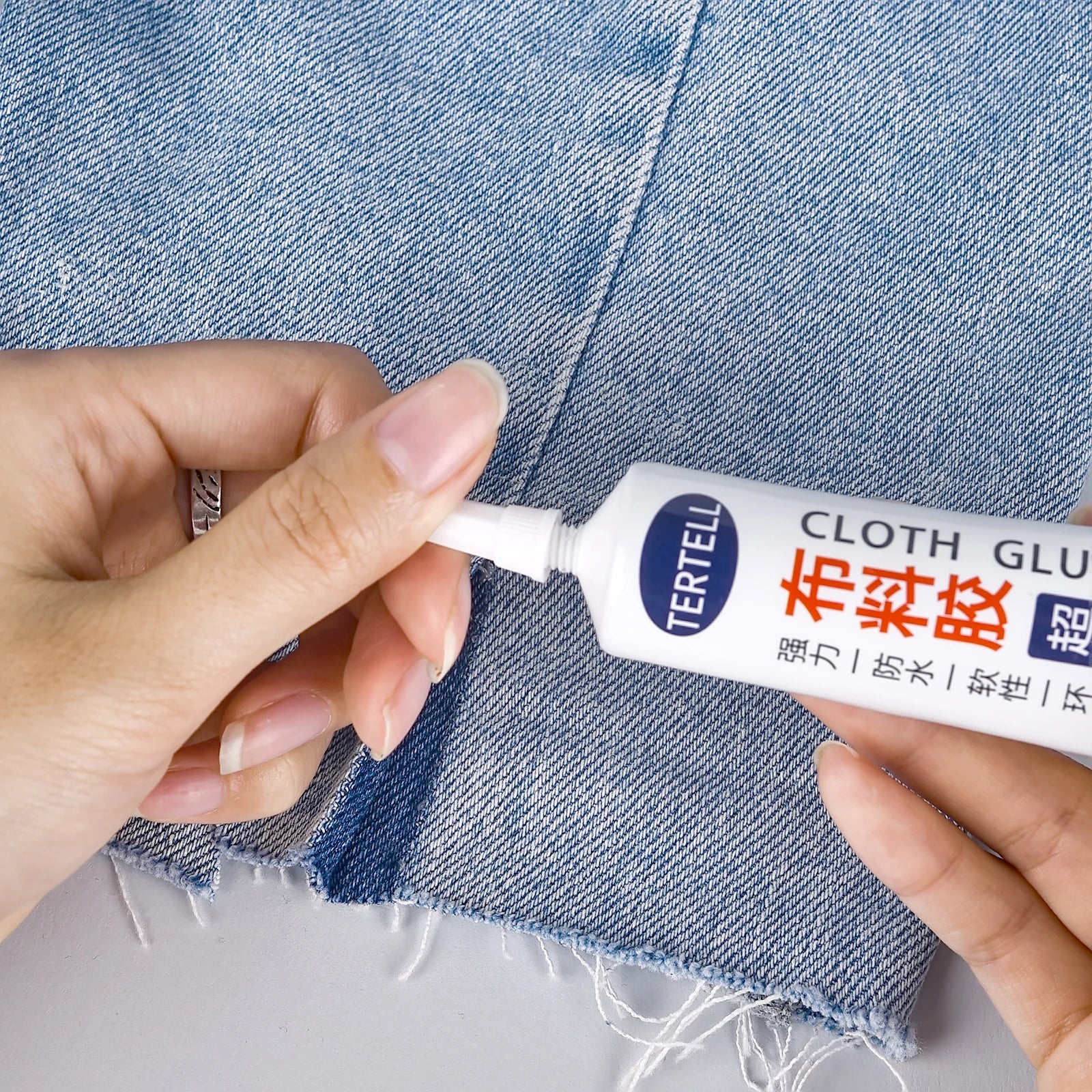 Fabric Glue Quick Dry Fabric Patching Glue Versatile Fabric Repair Seam Adhesive Waterproof for Clothing Textiles
