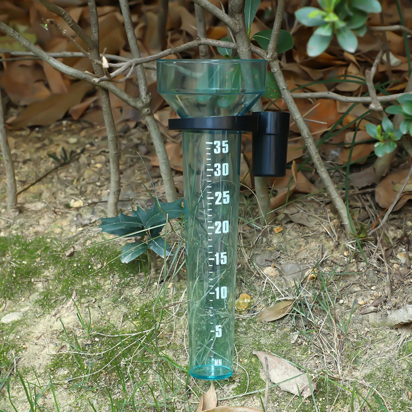 Plastic Rain Measuring Cup with Holder Rain Meter Gauge with 35mm Capacity Easy To Install for Garden Farm Lawn Outdoor Use
