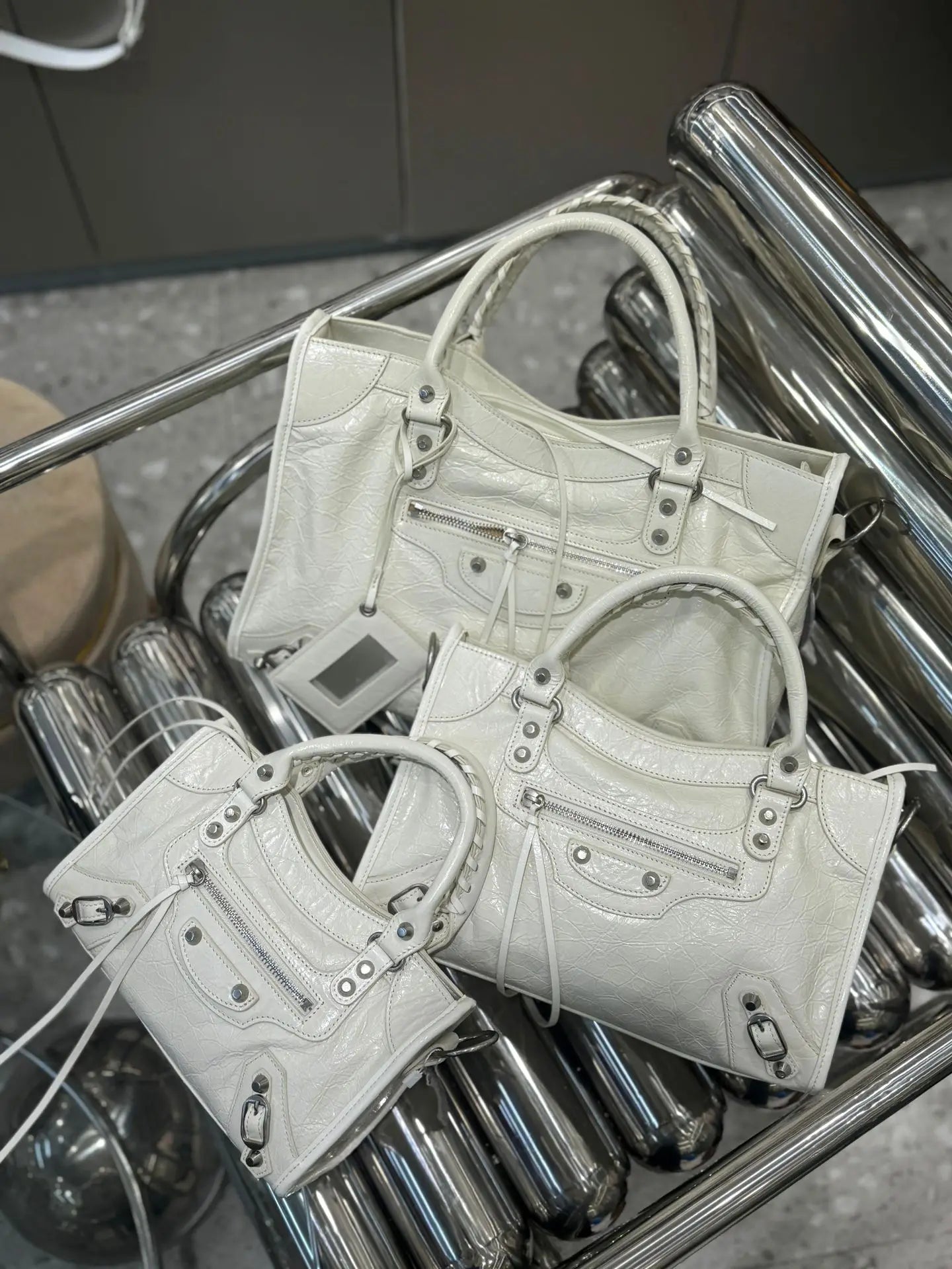 2026 Luxury Design Le City Rivet Motorcycle Bag Leather Leather Leather Handheld Women's Bag Trendy Fashion Single Shoulder Diag