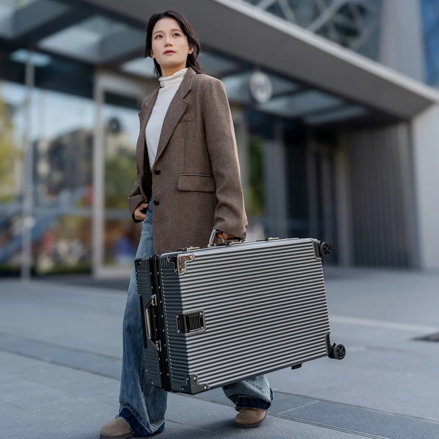 【drop deal】aluminum frame suitcase with 108 rivets, luggage 20-28 inches in size,carry on size  featuring silent all-terrain wheels, a cup holde