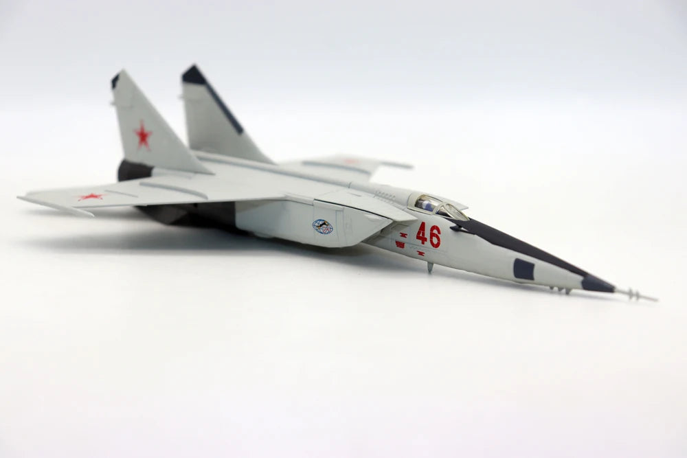 New 1/100 MiG 25RBT FOXBAT B Russian Air Force 2012 Diecast alloy simulation model aircraft for collection gift