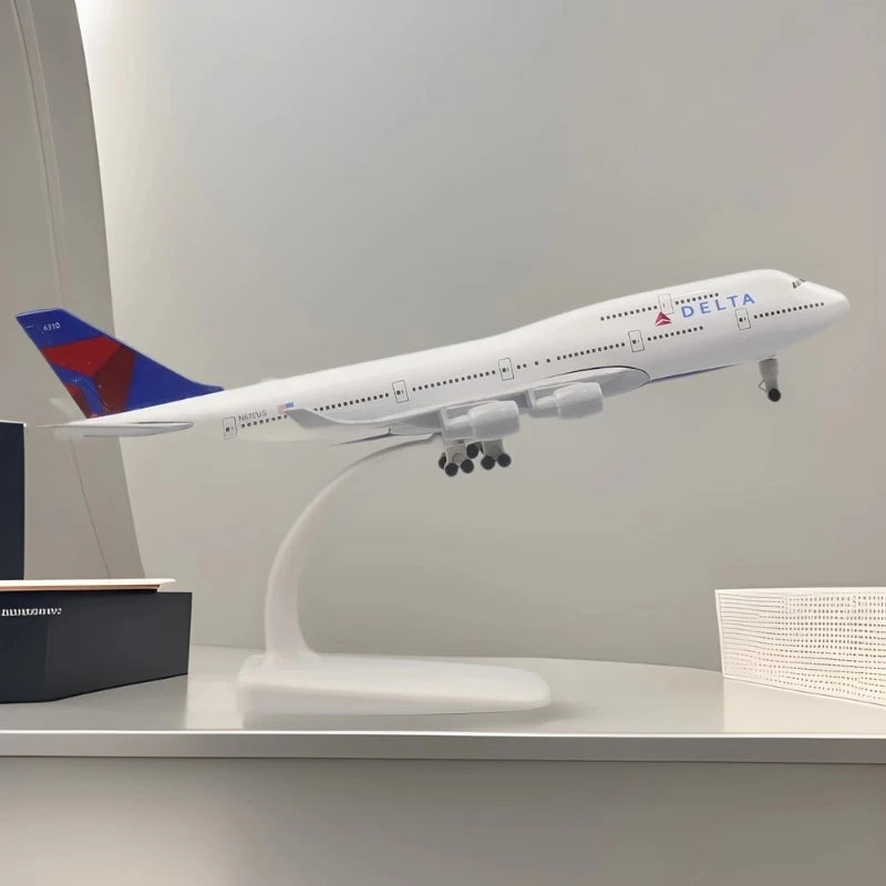 20CM Metal Aircraft Model B747 Delta Air Airlines Metal Replica Alloy Material Aviation Simulation Children's Birthday Gift For