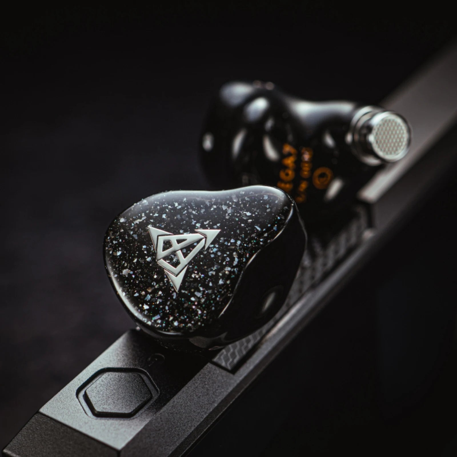 Hisenior-Mega7 4BAs(Sonion)+2BAs(Knowles) +1DD 7-Drivers Hybrid HiFi IEM 4.4mm 0.78 2pin