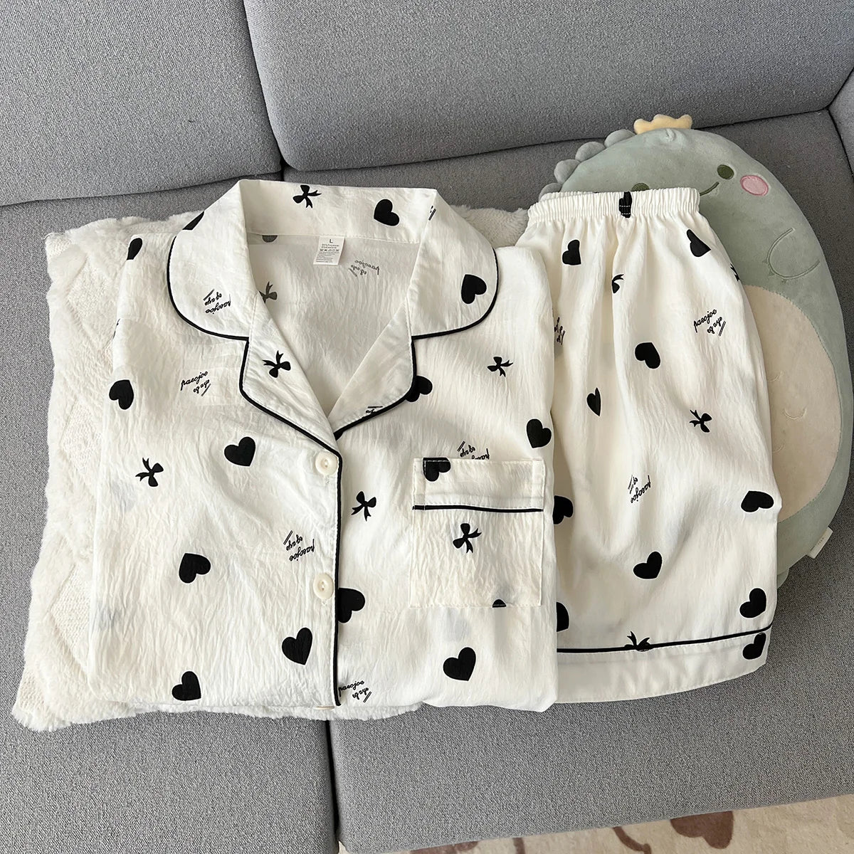 Women's Summer Thin Pajamas with Heart-Shaped Pattern, Short-Sleeved Shorts, Sweet and Cute, Can Be Worn Outside in Summer, Two-Piece Home Wear Set