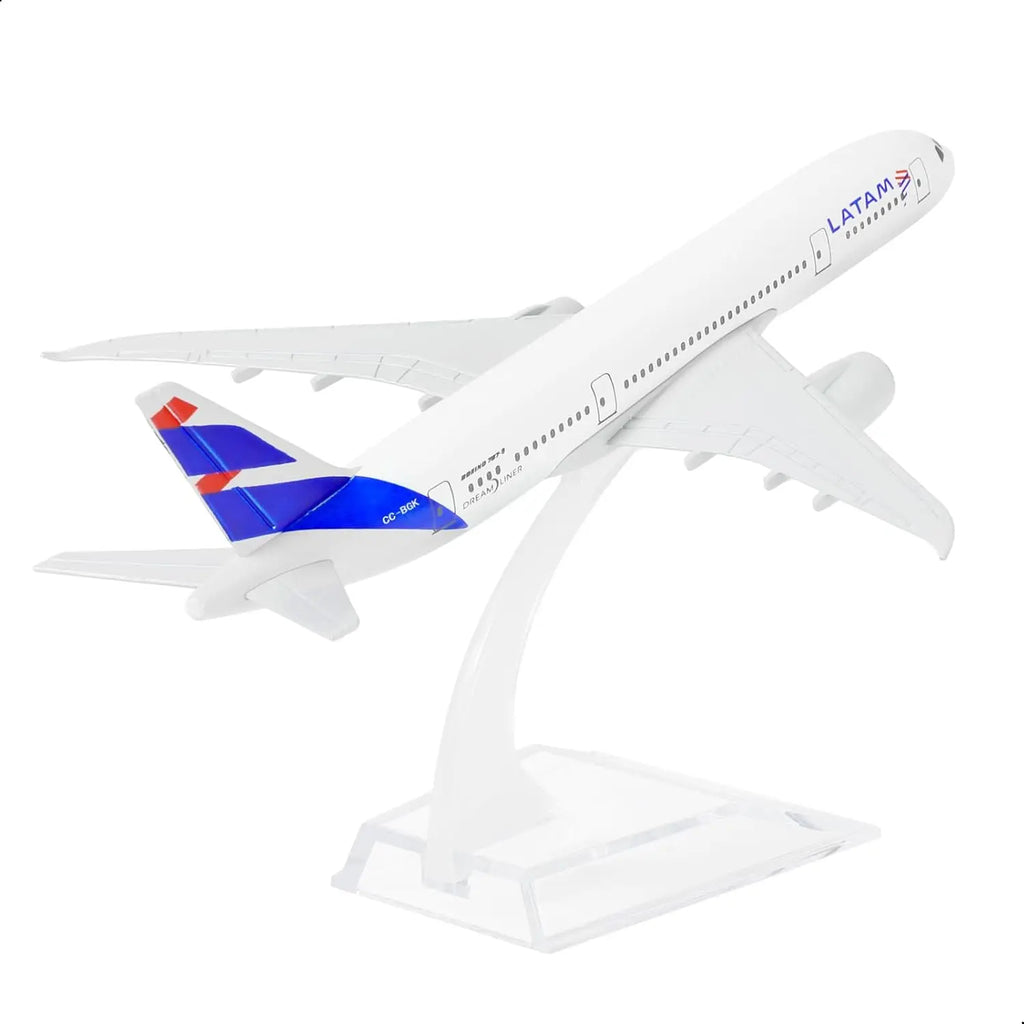 16cm 1/400 Scale Toy Airplane Model Latam B787 Metal Diecast Model plane Kit with Stand for Collections and Displays or Boy Gift