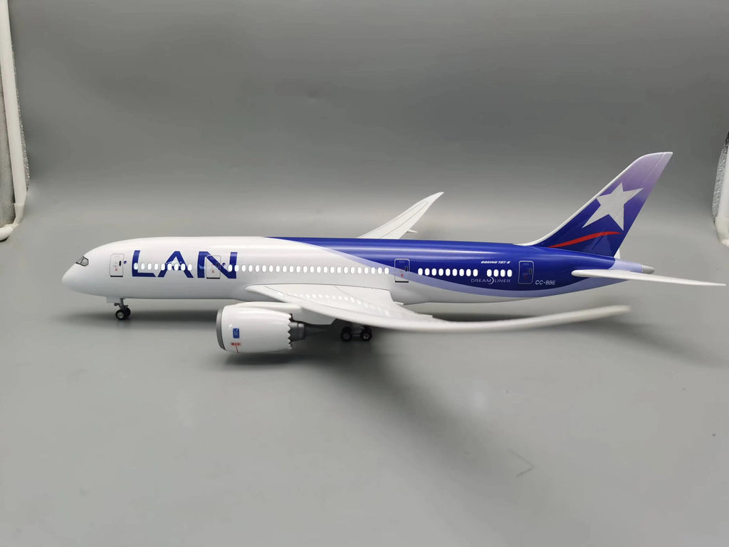 B787 Plane Model 47CM Chile LAN Airline airplane kids toys Model 1/130 scale Miniature With Light and Wheel for Collection