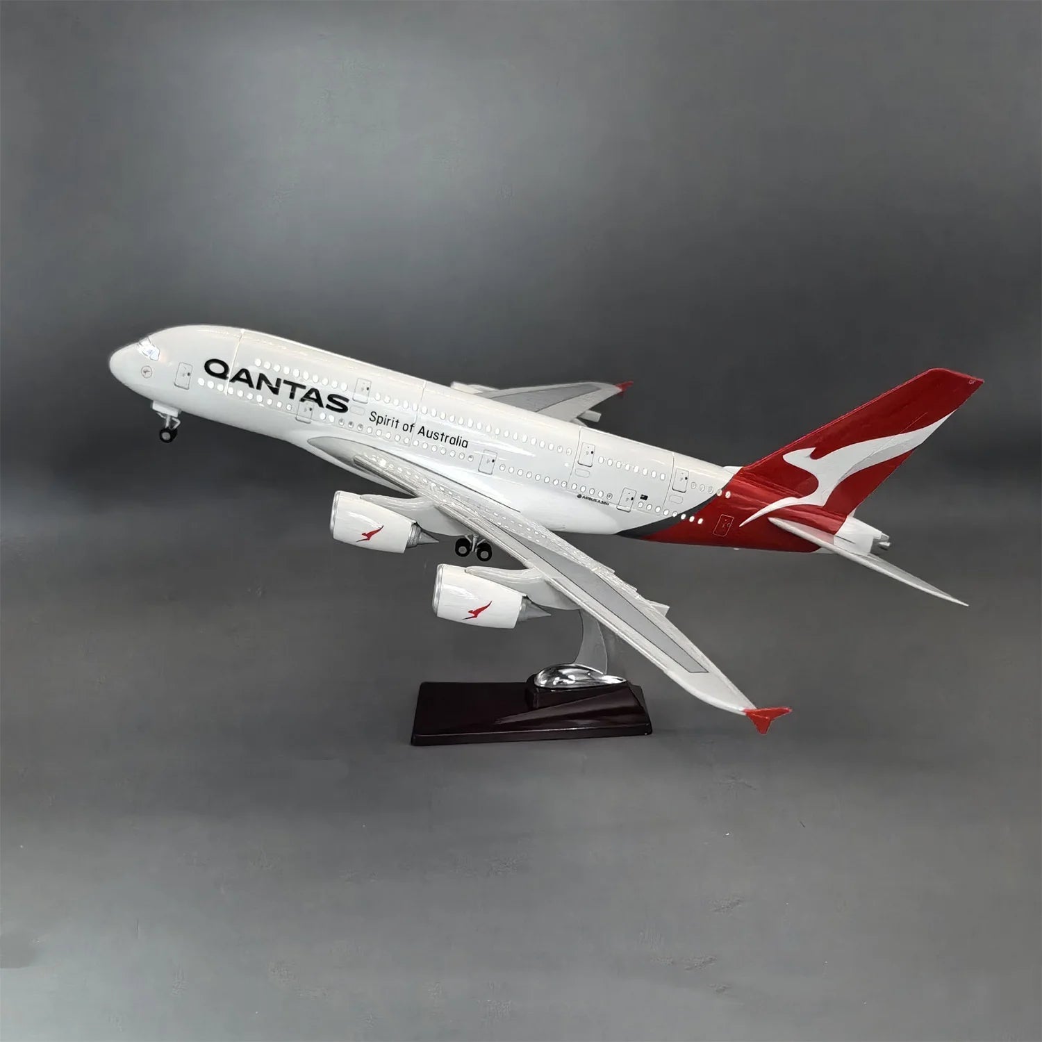 New 1/160 scale Qantas A380 Aircraft Model, Openable Door Resin Diecast collectible aircraft with Landing Gear Wheels Light
