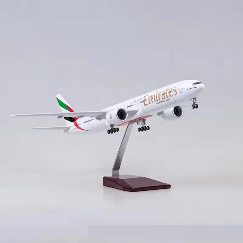 New 1/160 Scale Diecast Model B777 Emirates Airways Boeing 777 Resin Airplane With Light Airline Collection Display Gifts