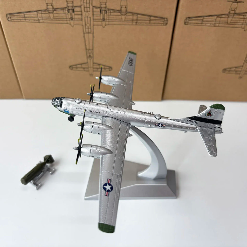 Diecast Scale 1:200  US B-29 Airborne Fortress B29 Heavy Bomber Alloy Finished Static Flight Model Decoration Display Ornament