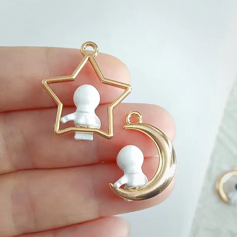 10pcs Cute Pick Up Stars Astronaut Charms Alloy Enamel Charm Pendant For Jewelry Making DIY Couple Bracelets Floating