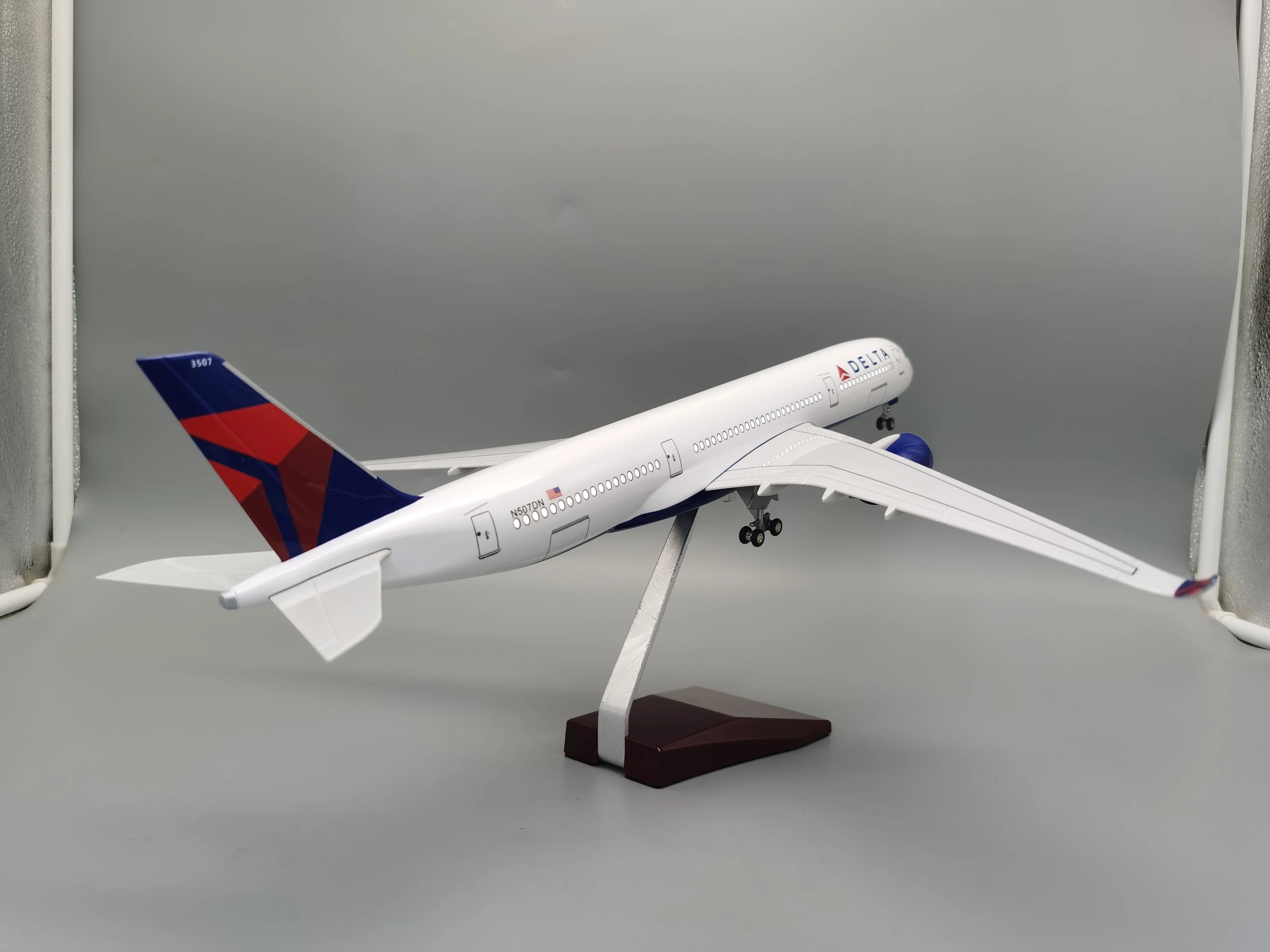 1/142 Scale 47CM Airplane A350 Delta Airways Airplane Model Toy with Wheel Landing Gear Aircraft Model Plane for Collectible