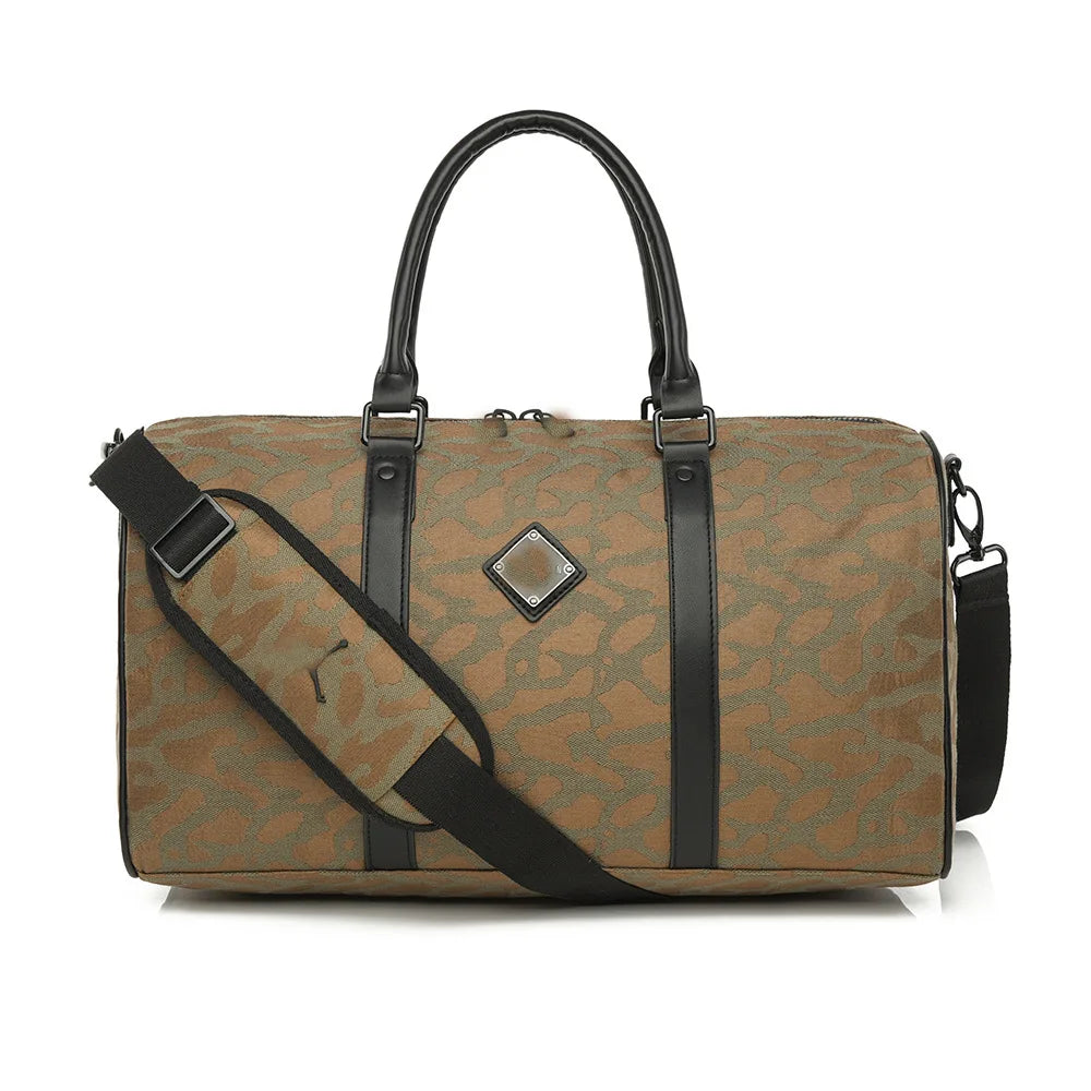Lightweight Large Capacity Sports Fitness Bag for Travel And Business Trip Unisex Casual Travel Style Breathable PU Material