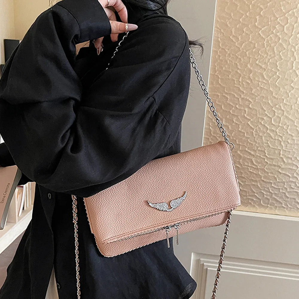 2026 New French Style Chain Clamshell Crossbody Bag Classic Versatile Shoulder Messenger Bag for Women with Wristlet