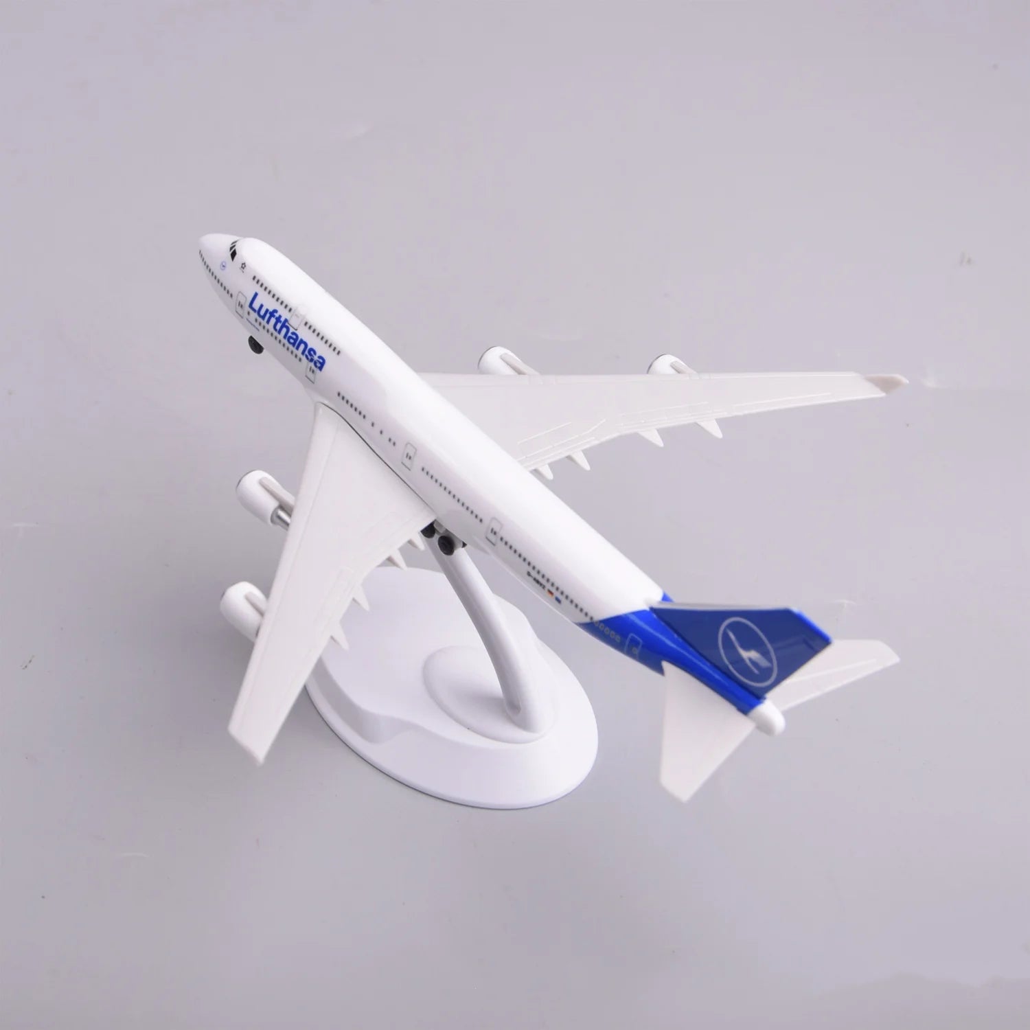 Scale Aircraft 20cm  747 Plane Model Lufthansa B747-400  Model ABS Adults Fun Ornament Collectible Model Airplane Gift Lufthansa