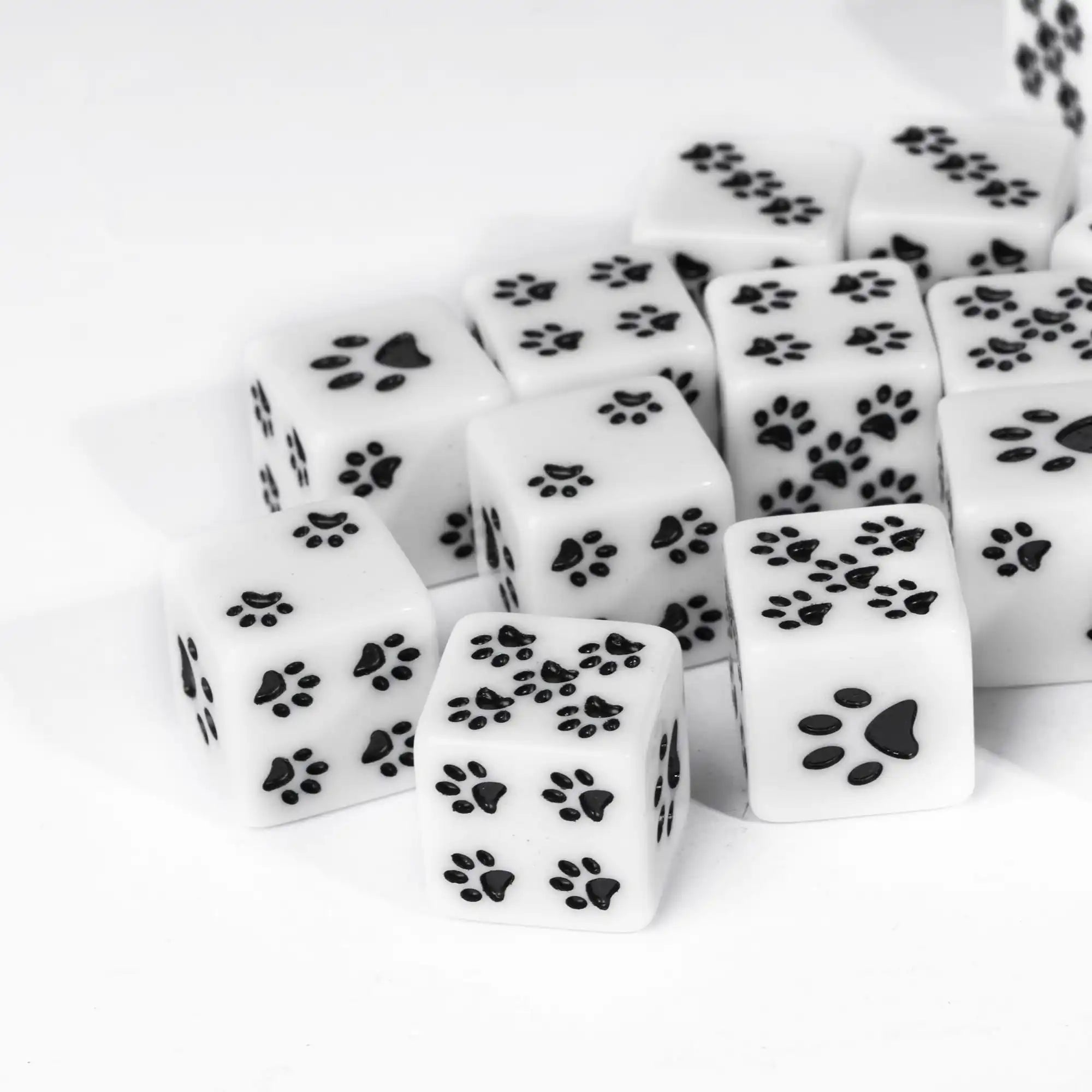 5Pcs Cat Claw D6 Dice Cute Cubic Dices 6 Sides D6 Resin 16mm Standard Polyhedral Dice Set for Tabletop Games Magic The Gathering