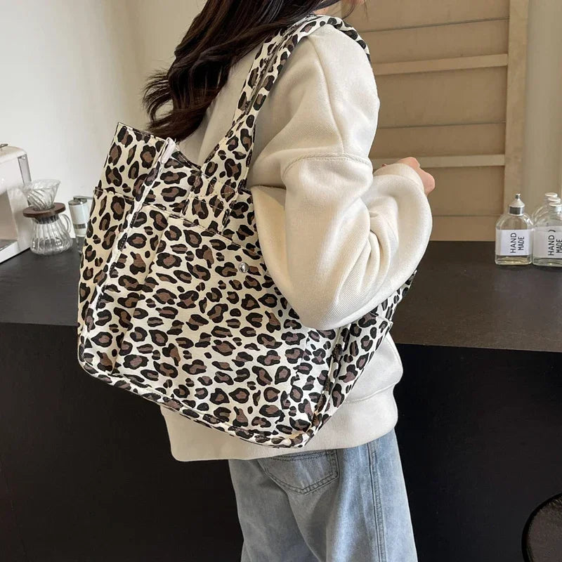 Zipper Leopard Pattern Nylon Women's Shoulder Bag 2026 Hot Sale Large Capacity Tote Bags Fashionable Leopard Print Shoulder Bag
