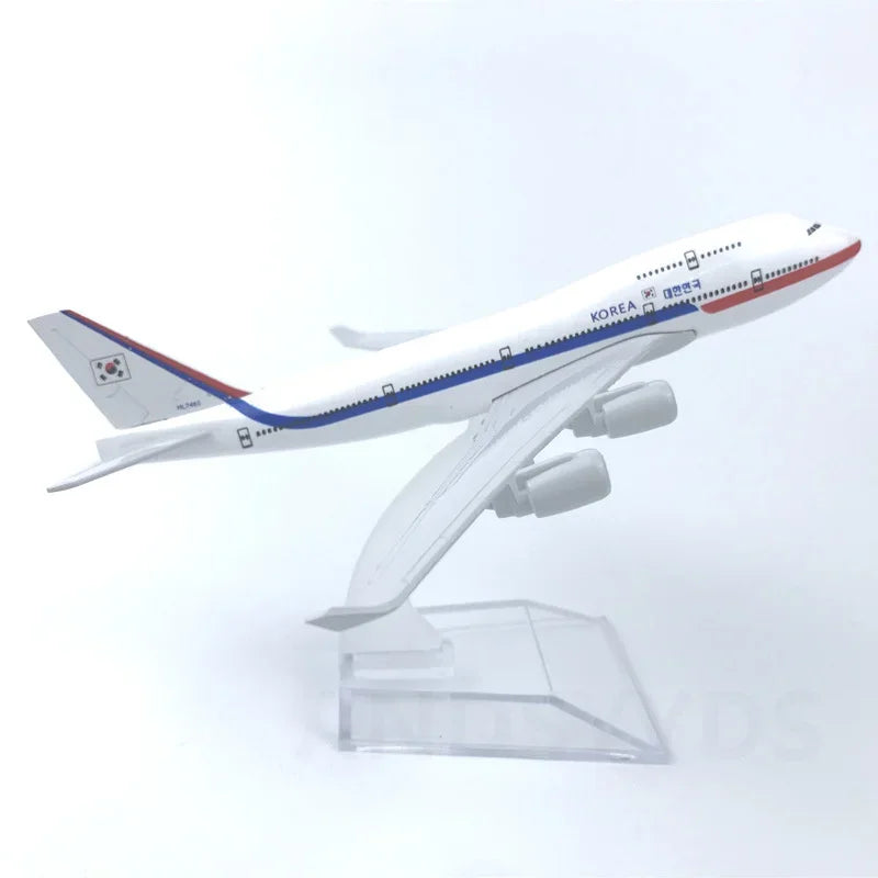 Airplane Scale 1/400 747 Series Toys plane Air Force One B747 Alloy Metal Toys and Hobbies Diecast W Wheels Souvenir Plane