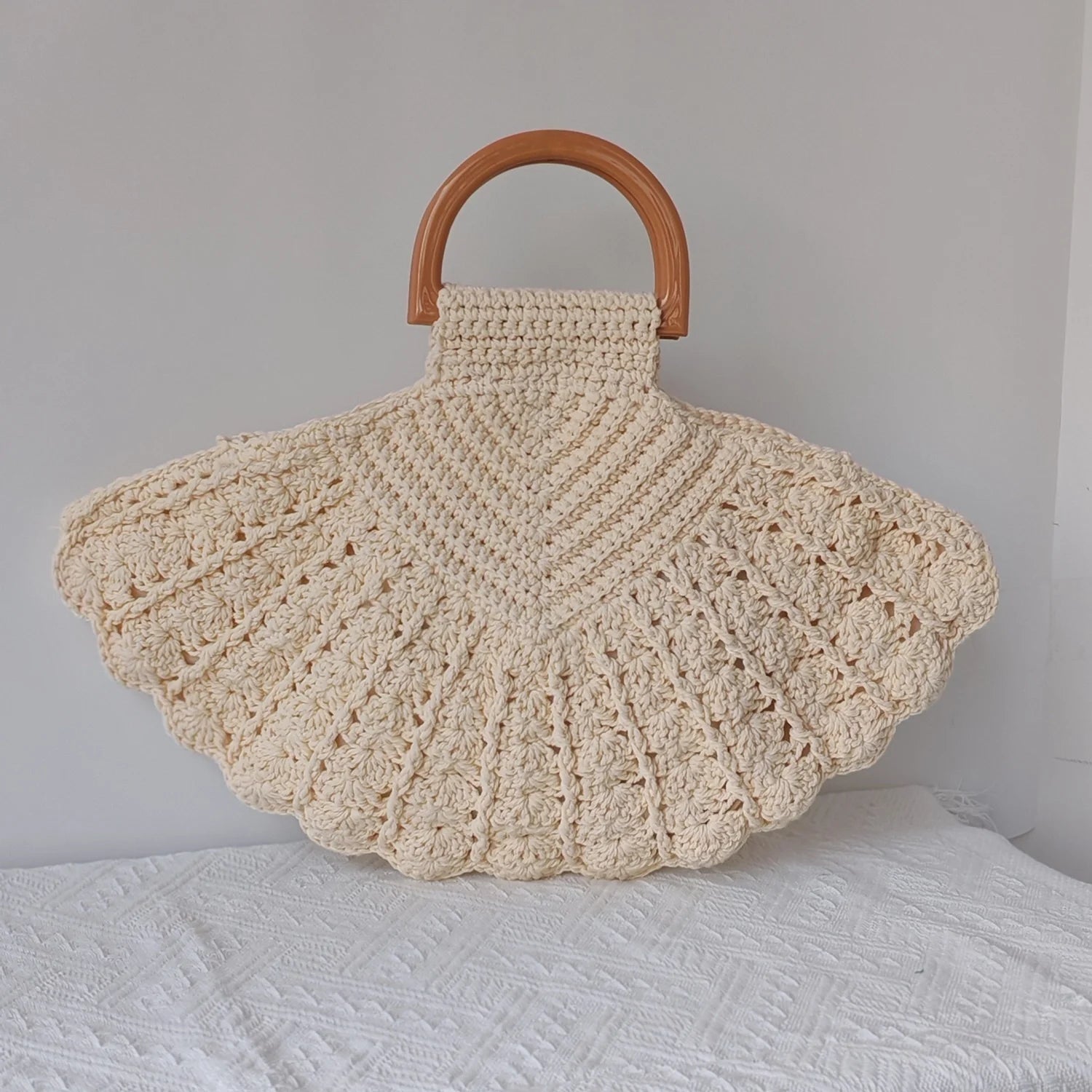Crochet Shell Shape Bag Femme with Resin Handbag Handle Ladies All-Match Clutch Bag Crochet Bag Purse