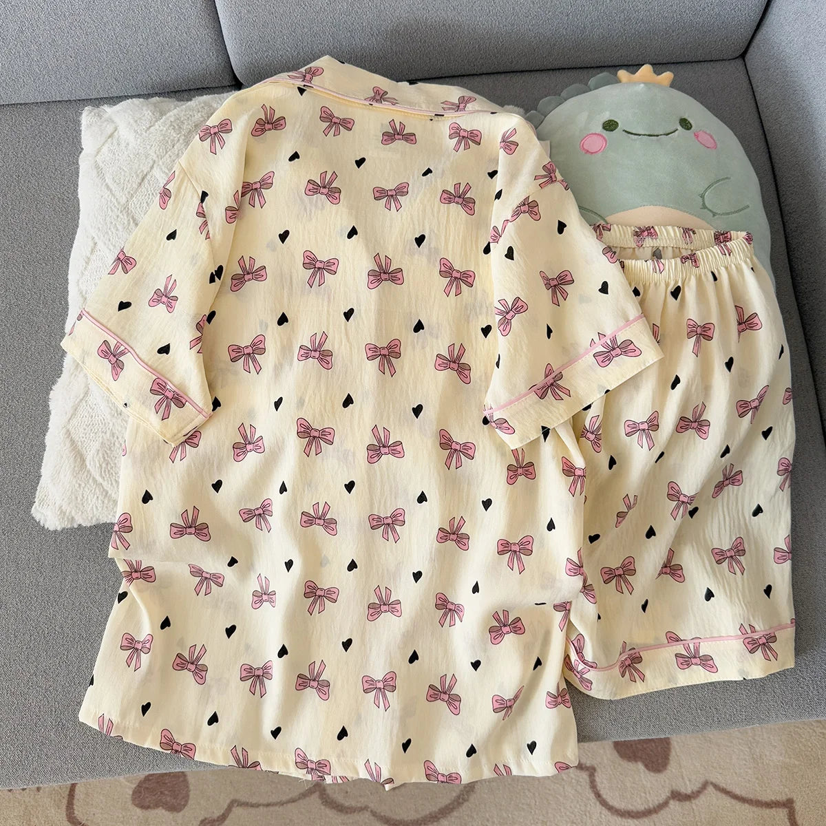 Women's Summer Pajamas, Thin Style with Bow Pattern, Short-Sleeved Shorts, Sweet and Cute, Can Be Worn Outside in Summer, Home Wear Set, Two-Piece Set