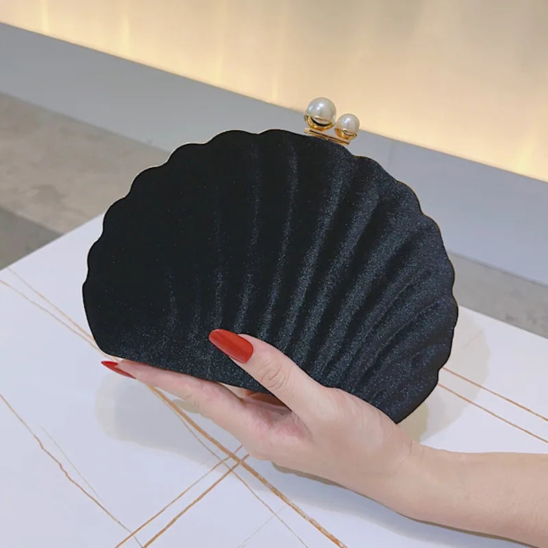 Premium shell black velvet party dinner bag Pearl clasp clutch bag Wedding purse Crossbody bag Velvet women's small bag.
