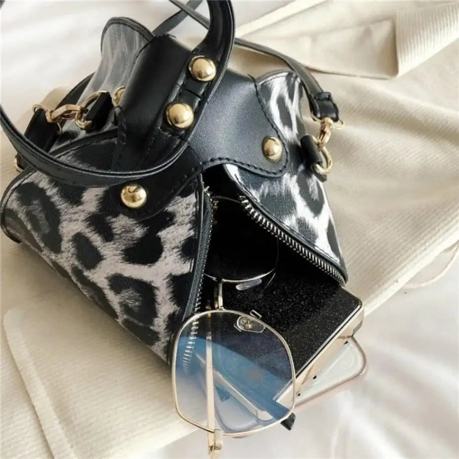 1 Pcs Korean Women's One Shoulder Handbag Various Styles Cute Wallet Purse Wave Portable Triangle Bag Korean Fashion Girl Bag