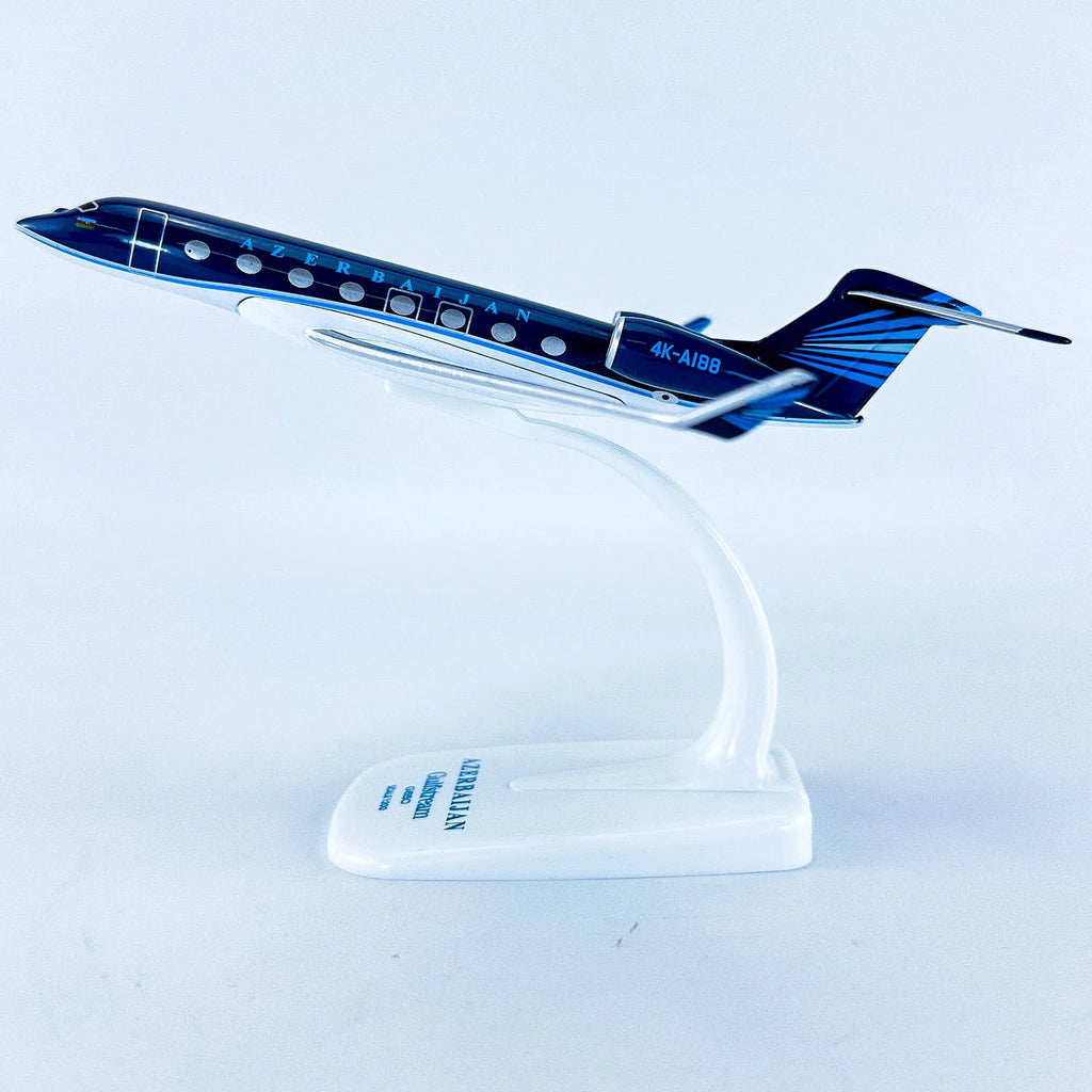 16cm 1/200 Scale Business Jet Gulfstream G650 Diecast Metal Airplane Model Toy Kits with Stand for Collections Displays or Gift