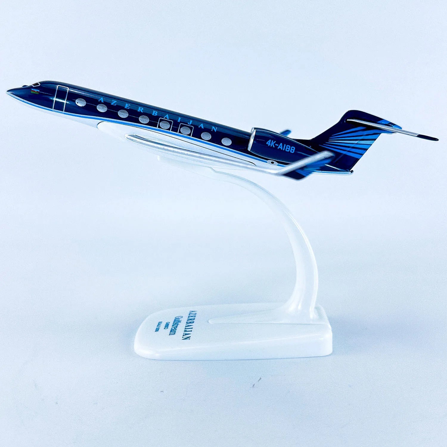 16cm 1/200 Scale Business Jet Gulfstream G650 Diecast Metal Airplane Model Toy Kits with Stand for Collections Displays or Gift