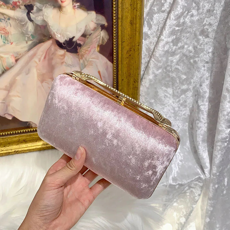French shiny ineffectual diamond-encrusted dinner bag celebrity velvet temperament simple personality messenger bag