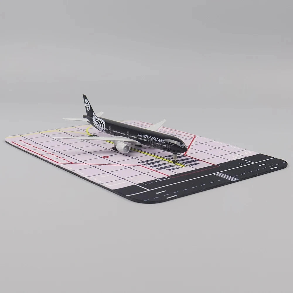 20cm Airplane Model New Zealand Boeing 777 Metal Metal Scale Aircraft with Landing Gear Replica Collected Gift By Aviation