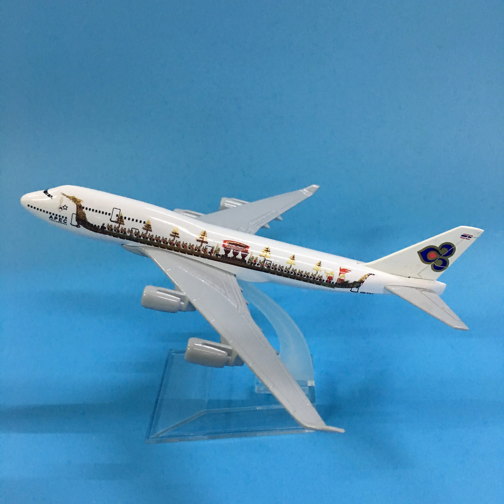 JASON TUTU B747 Airplane Model B777 Aircraft Model Diecast Metal 1/400 Scale Adult Children Collection For Display Show Gift