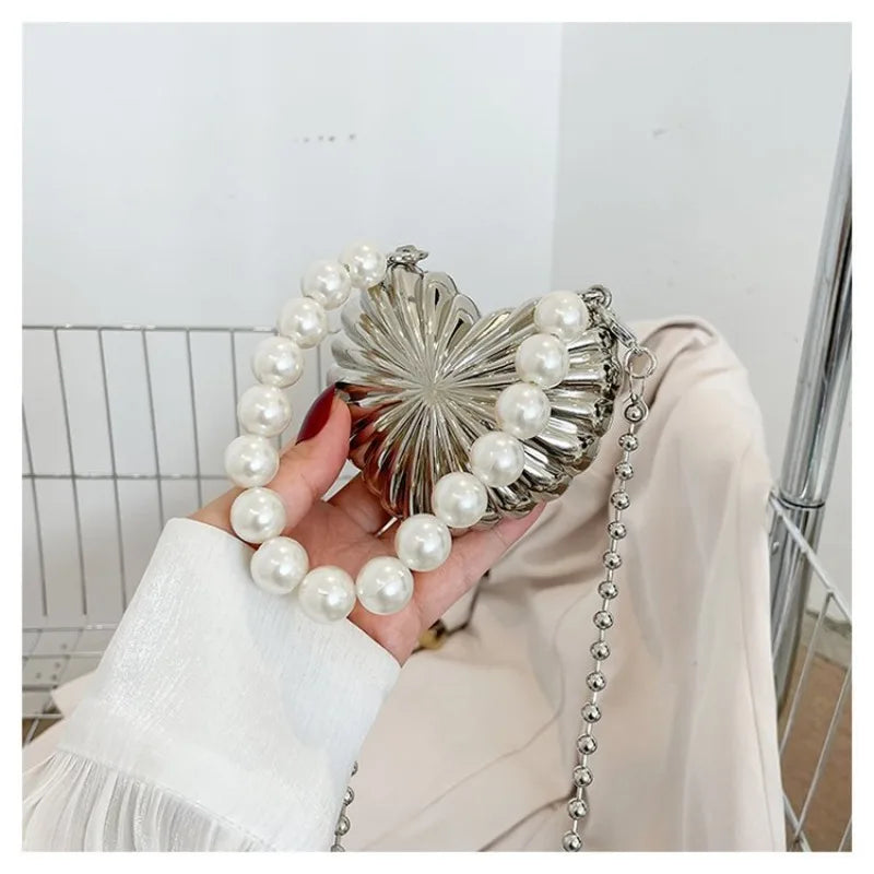 New Women's Luxury Heart-Shaped Crossbody Handbag Metal Box Chain Mini Evening Bag for Dinner Festive Party Mini Bag