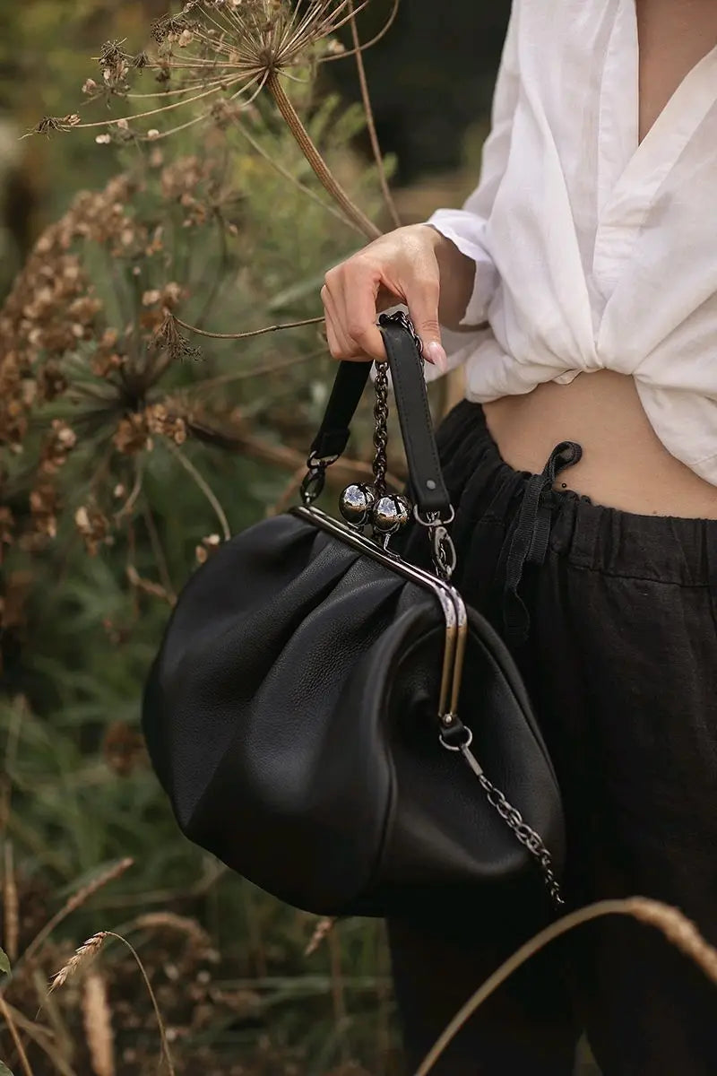 LOST IN VINTAGE Large Purse 35x20x12cm Artficial Leather Premium Plus Bag Big Ball Kiss Lock Clutch Purse Clutch Deep Folds Bags