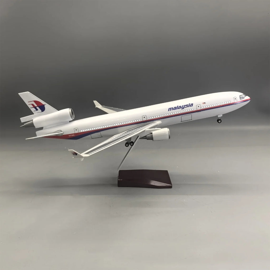 47cm Aircraft Model Malaysia Airways MD-11 1/130 Scale with Lights & Stand Resin Diecast Airplane Planes Souvenir Hobby Collect