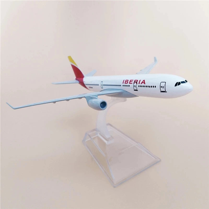 Diecast Metal 1/400 Scale Toys Planes 16cm Spain Iberia Airlines B737 Aircraft Model Planel Airplane Desk Room Decoration