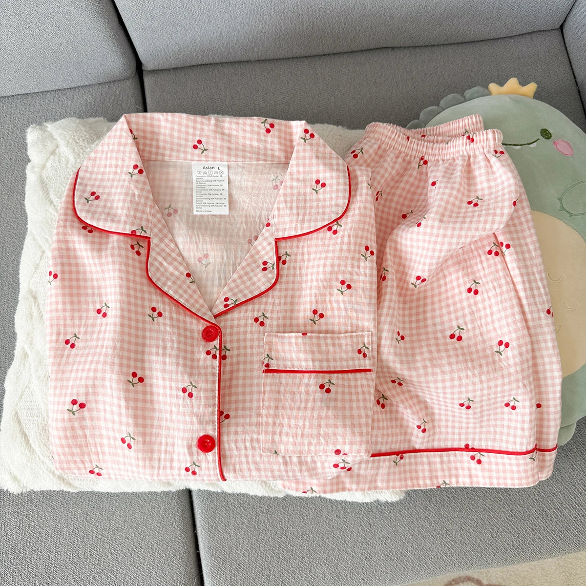 Women's Summer Thin Pajamas with Plaid Cherry Pattern, Short-Sleeved Shorts, Sweet and Cute, Can Be Worn Outside in Summer, Two-Piece Home Wear Set