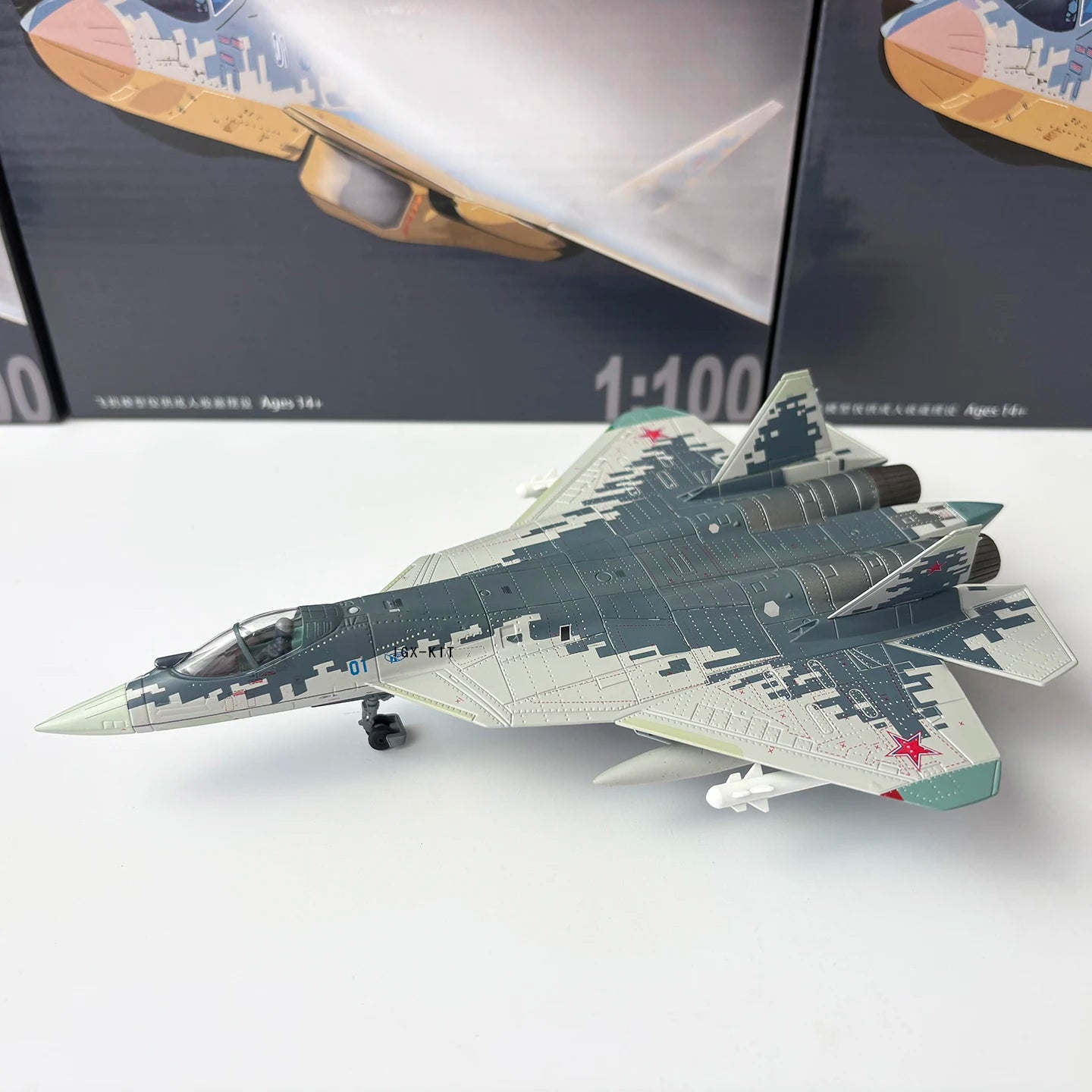 1/100 Scale Russian Air Force SU57 Stealth Fighter Model SU-57 01# Aircraft Metal Plane Aircraft Model Gift Display Ornament