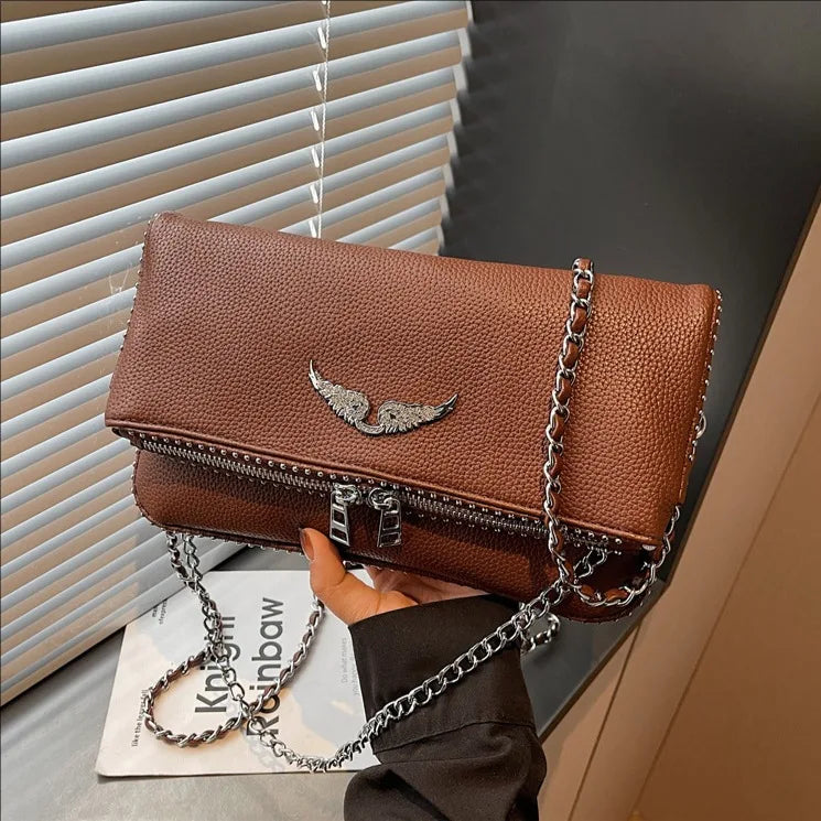 2026 New French Style Chain Clamshell Crossbody Bag Classic Versatile Shoulder Messenger Bag for Women with Wristlet