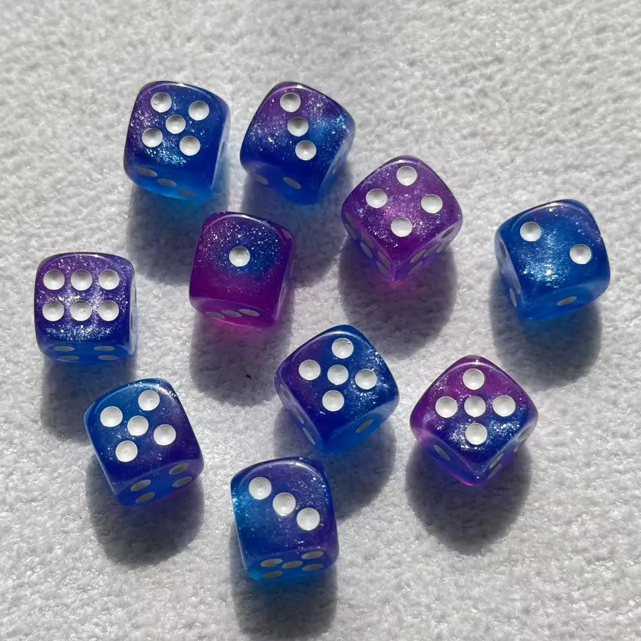 10pcs/Set 12mm Transparent Color With Glitter Texture Dice for Casino Tabletop Games Sparkling Resin Role-Playing Accessories