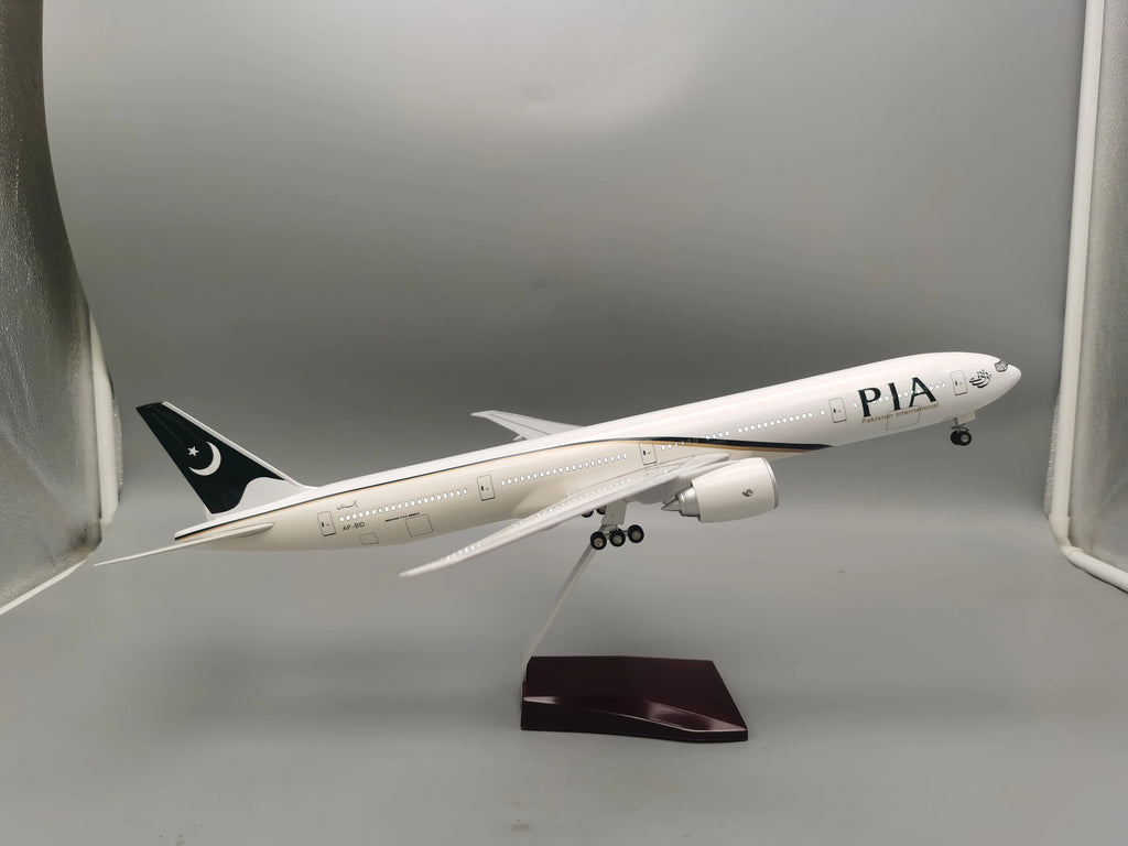 47CM 1/157 Scale B777 PIA Aircraft Model Pakistan Airlines Model Airplanes with Wheel Landing Gear Resin Miniature Plane for