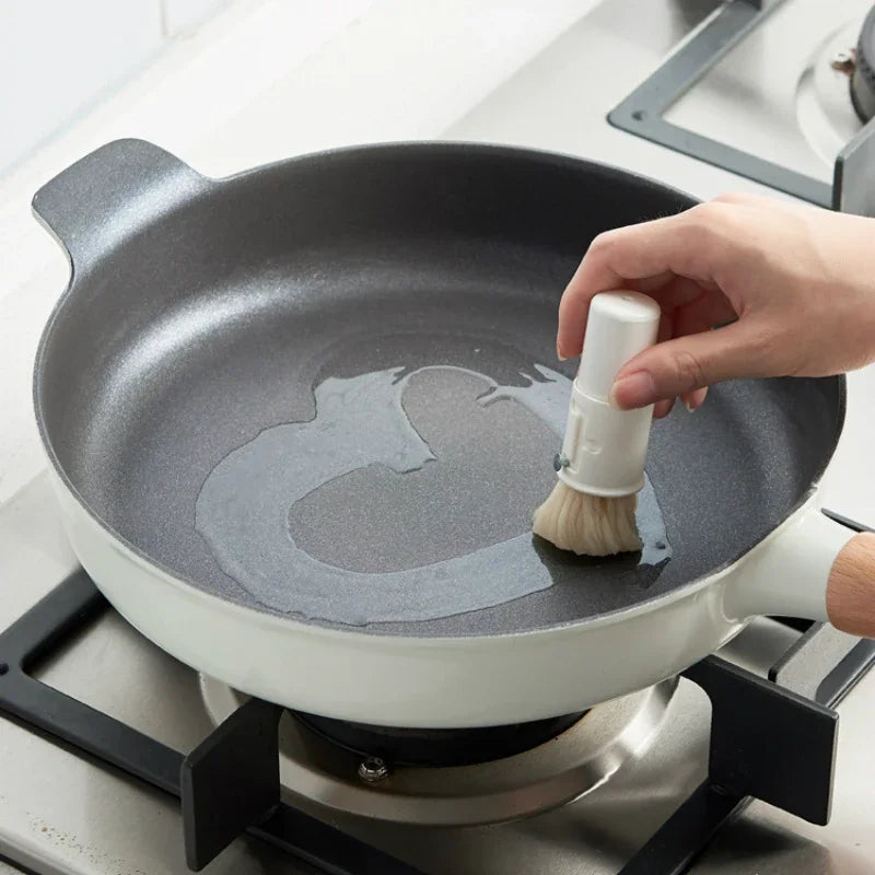 Barbecue Brush with Bottle Home High Temperature Resistance Oil Brush Food Grade Silicone Baking Tools Barbecue Oil Bottle Brush