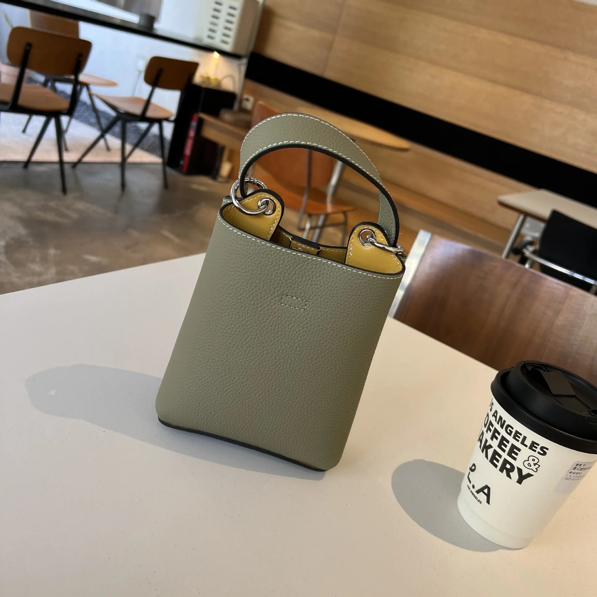 Contrasting Color First Layer Cowhide Mobile Phone Bag, New Mini Bucket Multi-function Portable Shoulder Messenger Women's Bag