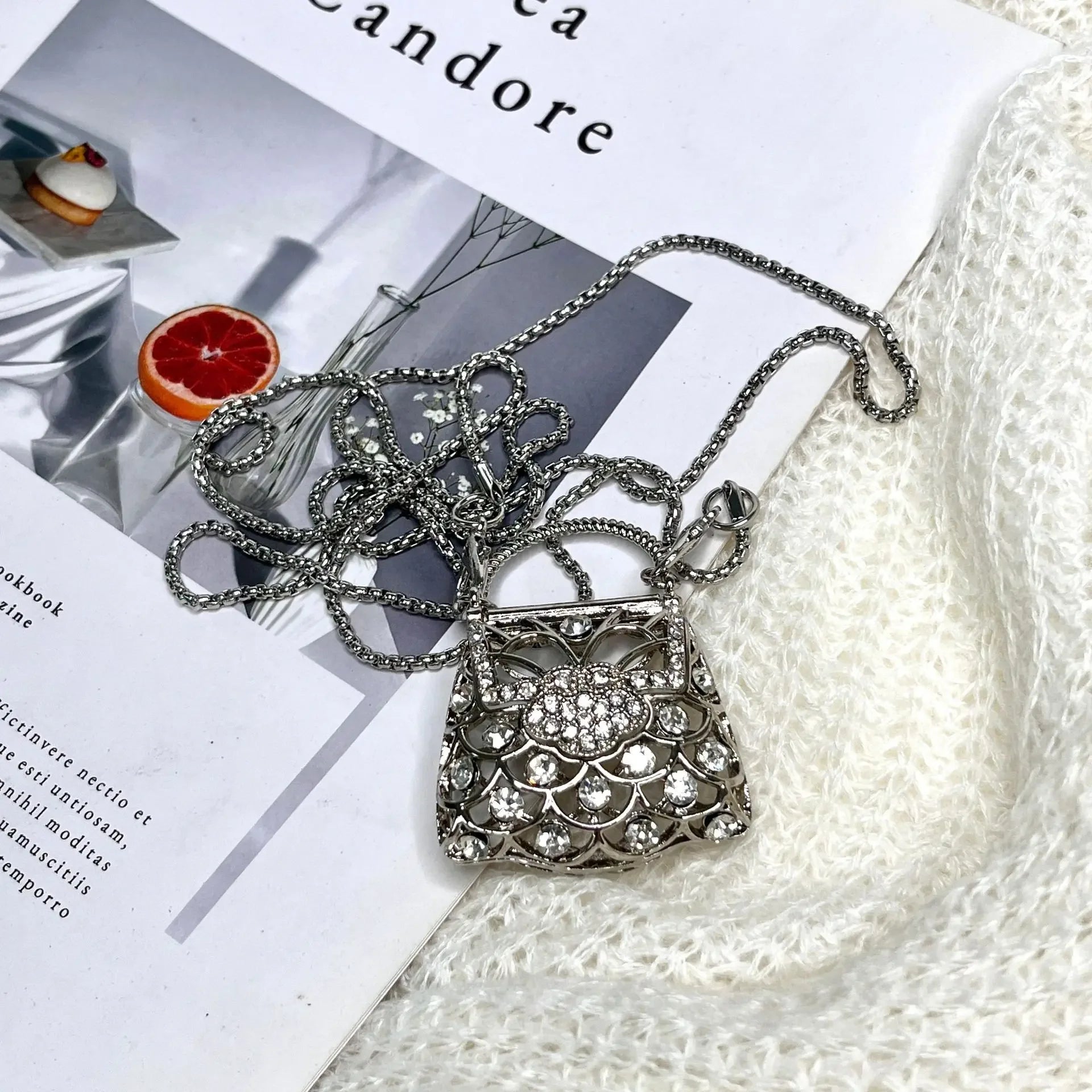 Designer Hollowed Out Heart- Haped Dinner Bags for Women  Fashionable Metal Style Shoulder Bag  Mini Accessory Bag